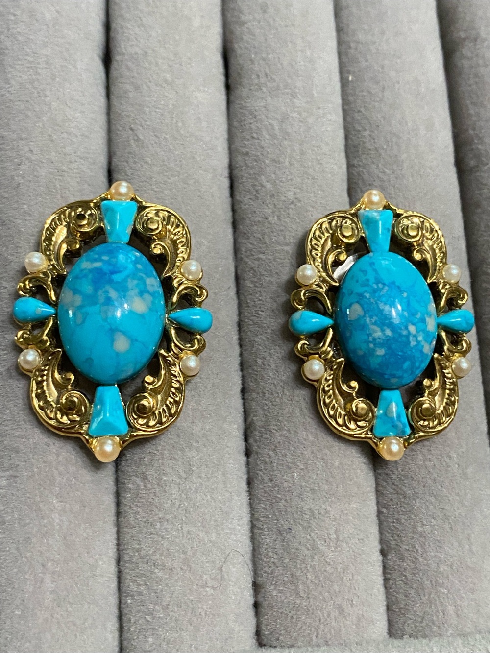 1928 Bright Turquoise and Gold Filigree Oval Earrings
